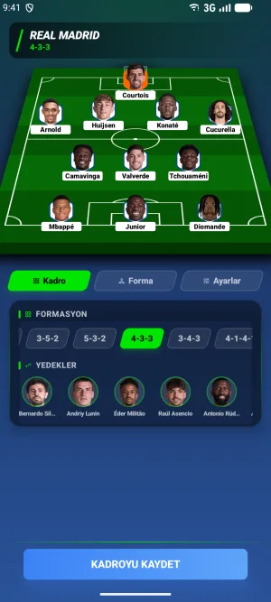 Pro Builder'da Real Madrid kadrosu, sahada 4-3-3 dizilişiyle